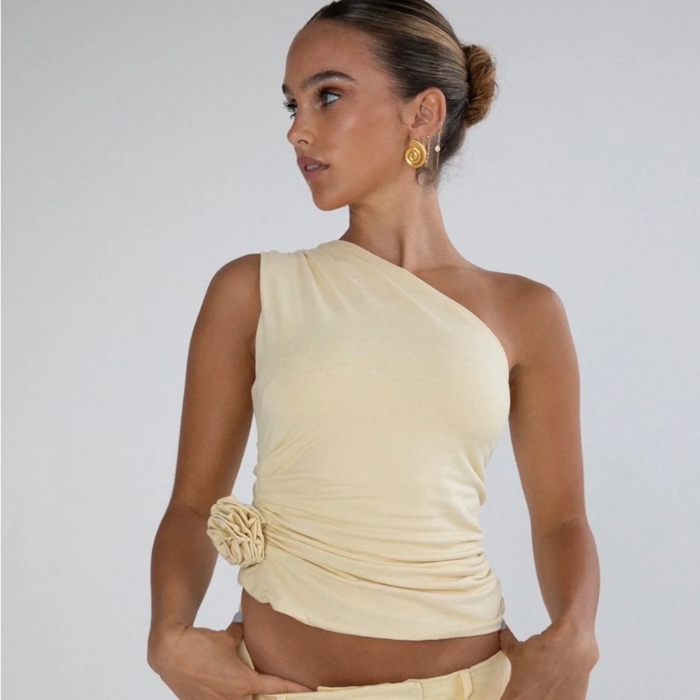 HNTR THE LABEL Rosa Top yellow one shoulder top
